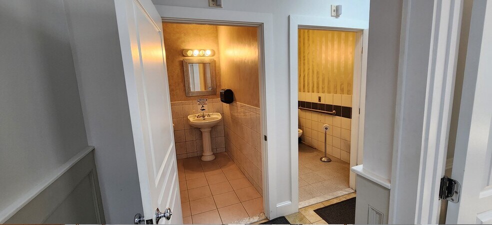 More Photos Of 60 Scott Rd, Prospect Warehouse For Lease