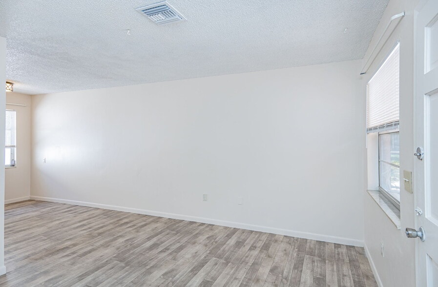 More Photos Of 3025 54th St S, Gulfport Apartments For Sale