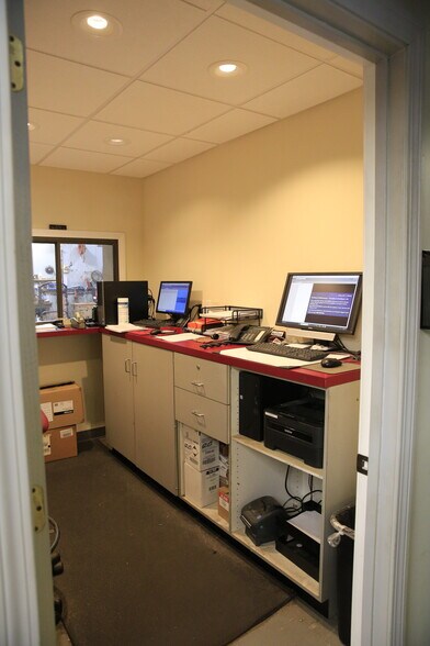 More Photos Of 970 MA-134 Rt, South Dennis Service Station For Sale