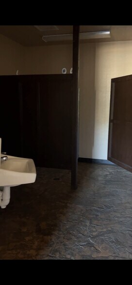 More Photos Of 10052 S Highway 69, Mayer Restaurant For Lease