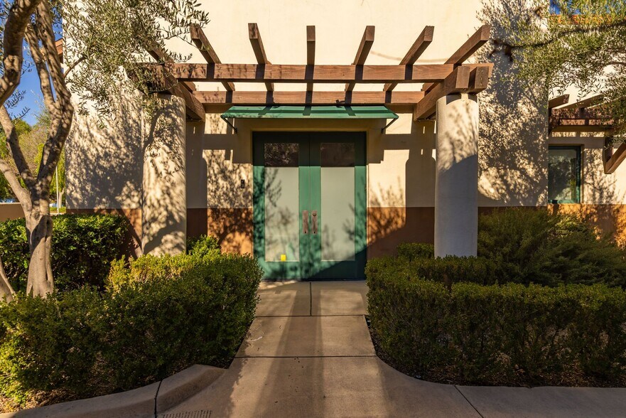 More Photos Of 407 Bryant Cir, Ojai Manufacturing For Sale