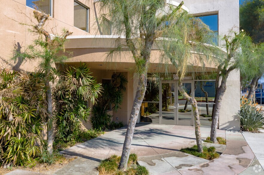 More Photos Of 800 S Victory Blvd, Burbank Office For Lease