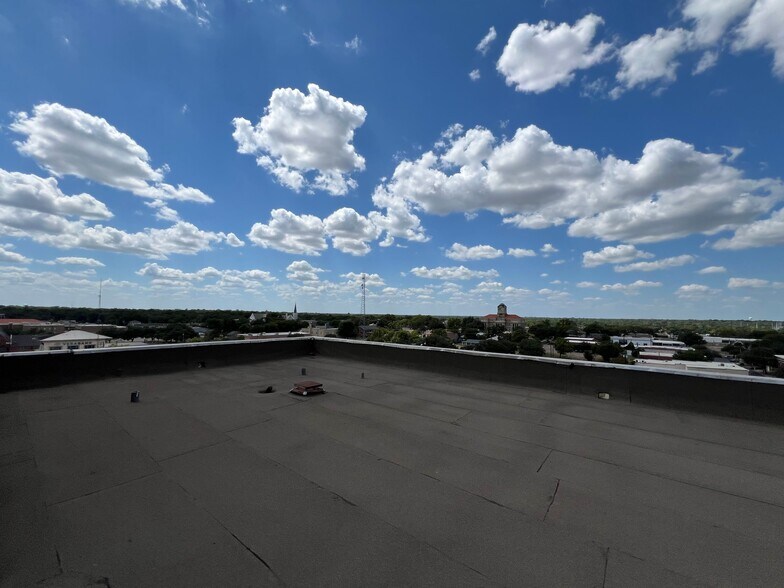 More Photos Of 100 N Main St, Corsicana Office Residential For Sale