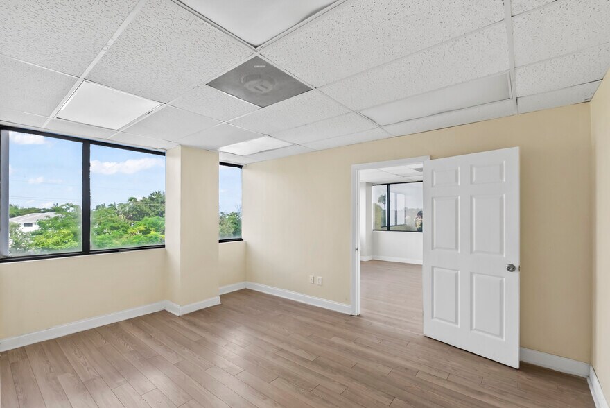 More Photos Of 3201 Griffin Rd, Fort Lauderdale Loft Creative Space For Lease