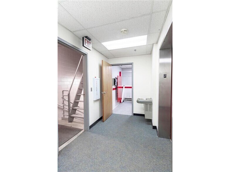 More Photos Of 4388 Shoreline Dr, Spring Park Storefront Retail Office For Sale