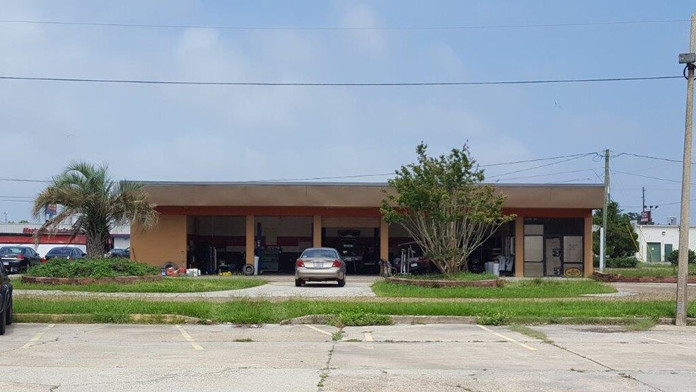 More Photos Of 9 Pass Rd, Gulfport Carwash For Sale