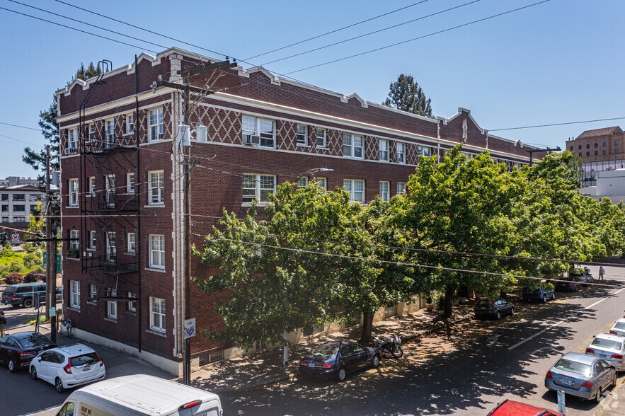 More Photos Of 1539-1541 W Burnside St, Portland Apartments For Sale