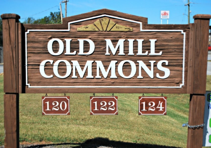 More Photos Of 120 Old Mill Rd, Greenville Unknown For Lease