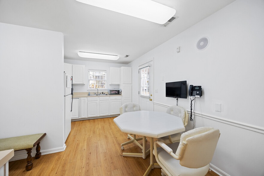 More Photos Of 4816 Greenwood Rd, Louisville Medical For Lease