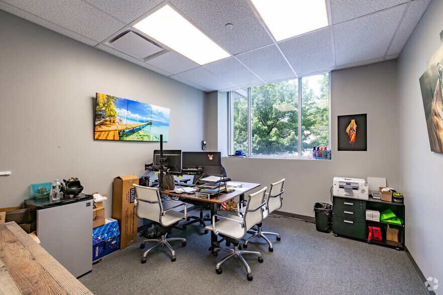 More Photos Of 250 E Sandford Blvd, Mount Vernon Warehouse For Lease