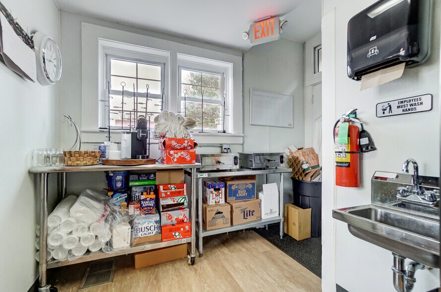 More Photos Of 105 E Liberty St, Arlington Restaurant For Sale