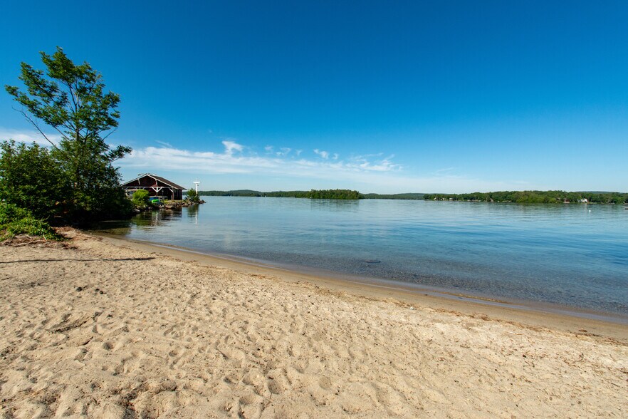 More Photos Of 50 Jacobs Rd, Moultonborough Hotel For Sale