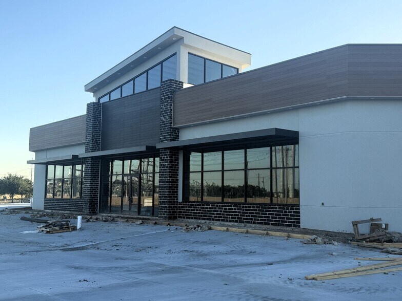 Primary Photo Of 7501 25th Ave, Texas City Service Station For Lease