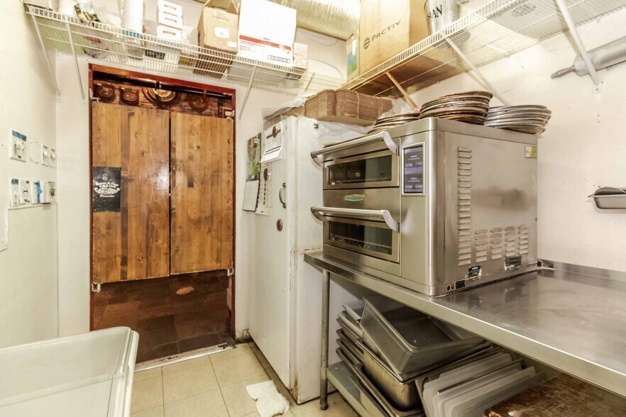 More Photos Of 536 4th St, Bremerton Storefront For Sale