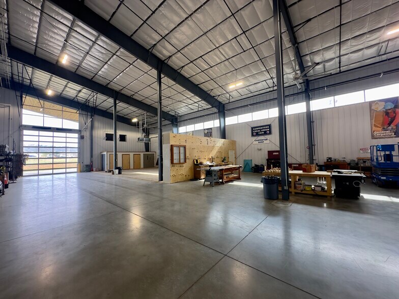 More Photos Of 340 N Shamrock Blvd, Russellville Light Manufacturing For Sale