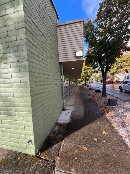More Photos Of 1280 Charnelton St, Eugene Storefront Retail Office For Sale