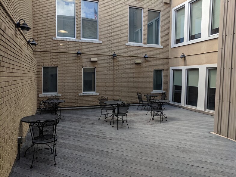 More Photos Of 20 3rd St SW, Winter Haven Storefront Retail Office For Lease