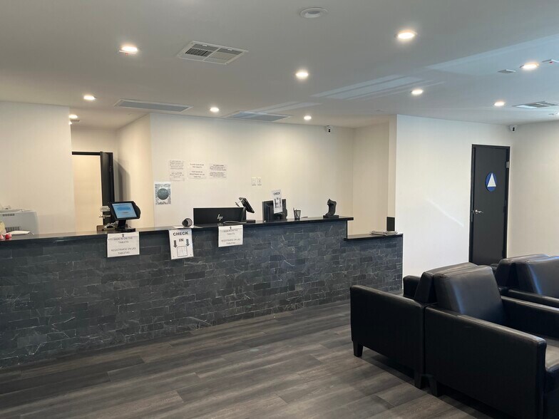 More Photos Of 17970 Sierra Hwy, Canyon Country Medical For Lease