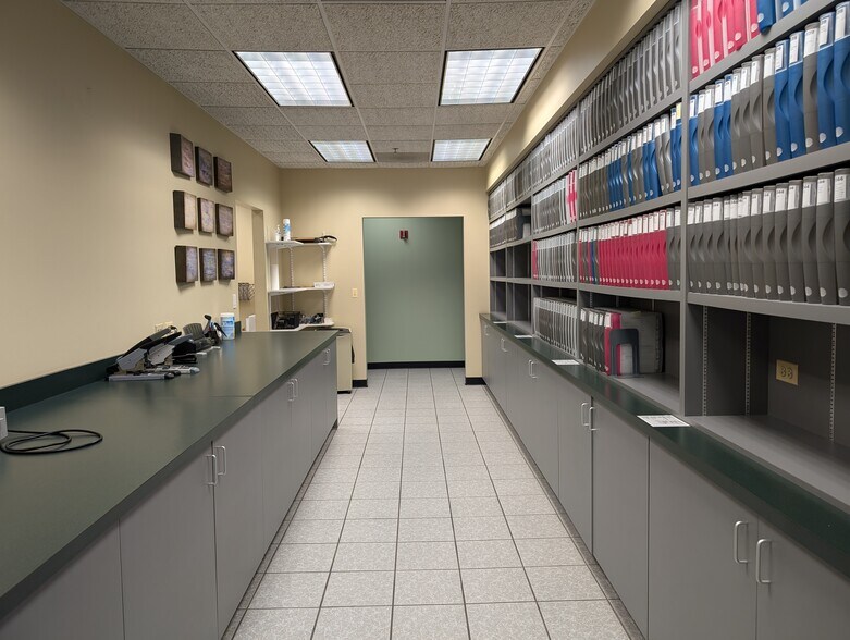 More Photos Of 16500 Vincennes Ave, South Holland Warehouse For Sale