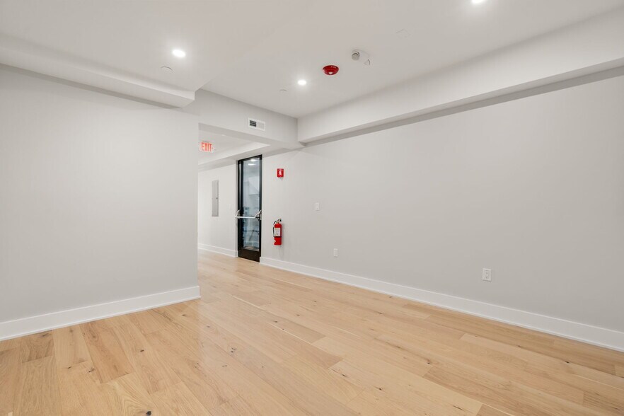 More Photos Of 228-230 Friend St, Boston Storefront Retail Office For Sale