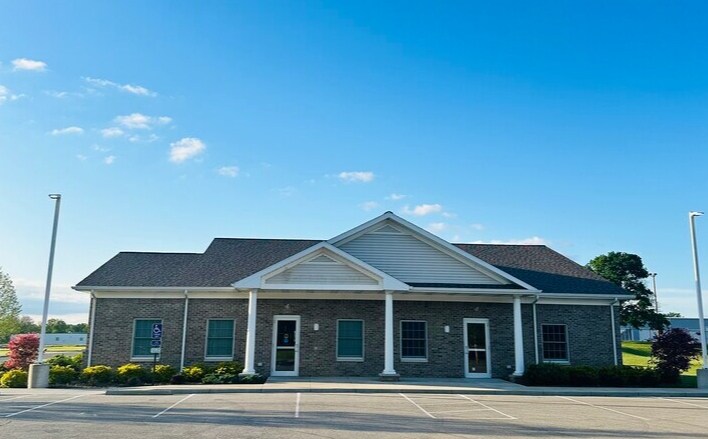 Primary Photo Of 206 W Main St, New London Medical For Lease