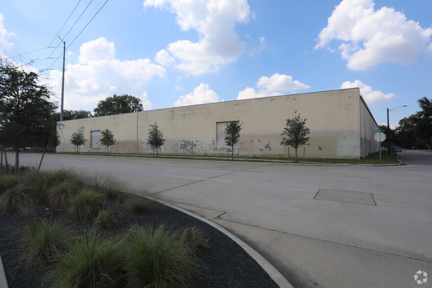 More Photos Of 1512 Gano St, Houston Warehouse For Lease