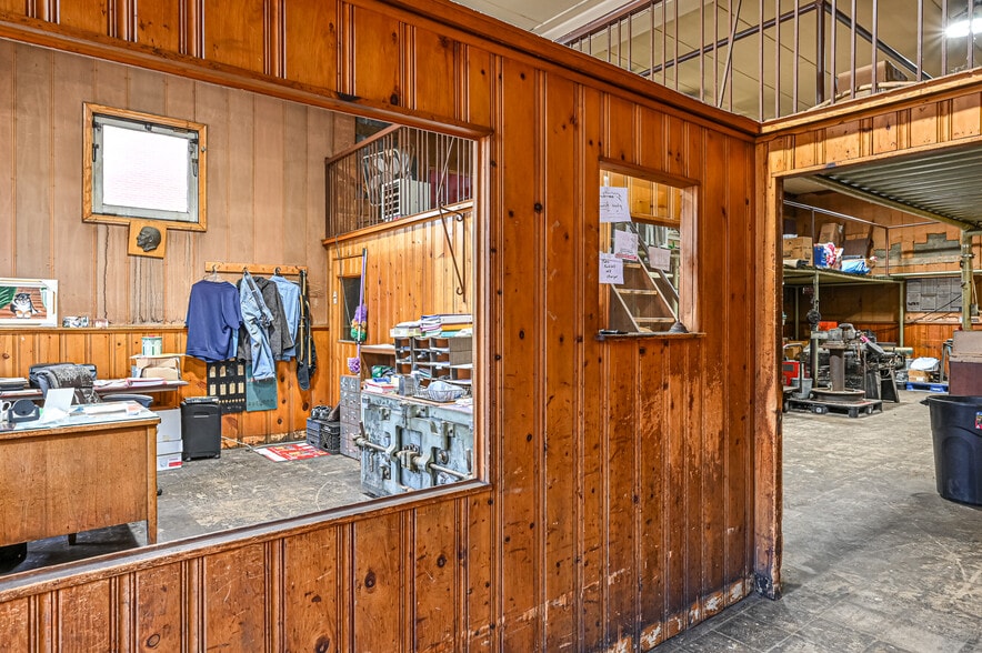 More Photos Of 242 Merchant St, Ambridge Warehouse For Sale