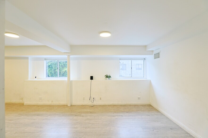 More Photos Of 908-910 N La Cienega Blvd, Los Angeles Storefront Retail Office For Sale