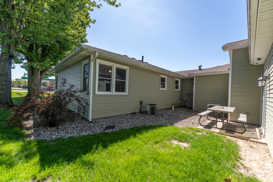 More Photos Of 102 N Park Dr, Columbia City Office For Sale