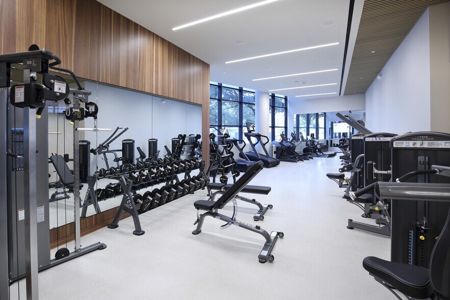 More Photos Of 3090 Nowitzki Way, Dallas Office For Lease