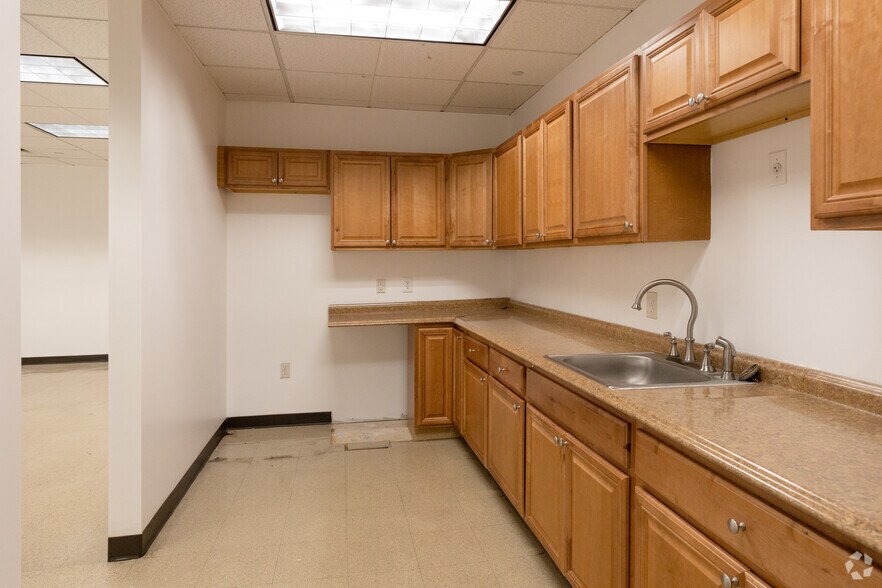 More Photos Of 218 Route 17 N, Rochelle Park Office For Lease