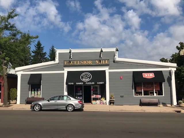 More Photos Of 310-340 Water St, Excelsior Freestanding For Lease