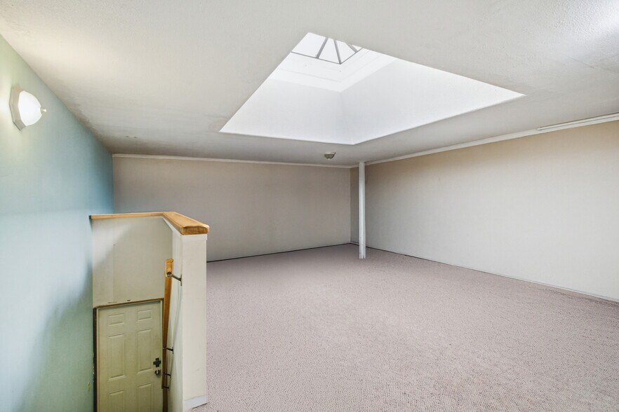 More Photos Of 657 E Main St, Cottage Grove Restaurant For Sale