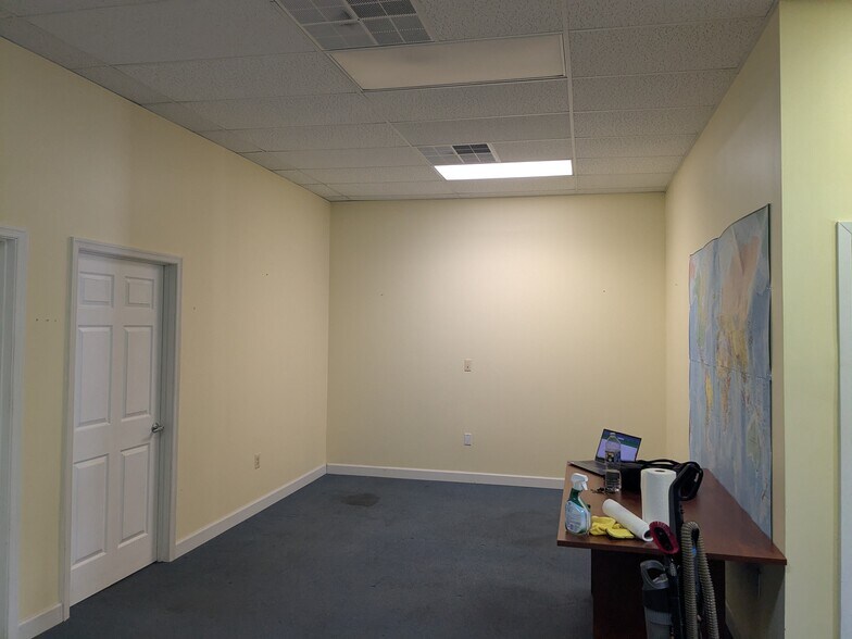 More Photos Of 2014 Renard Ct, Annapolis Showroom For Lease