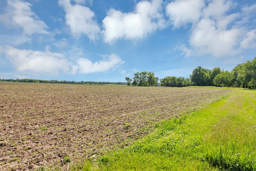 More Photos Of 41W597 US Highway 20, Hampshire Flex For Sale