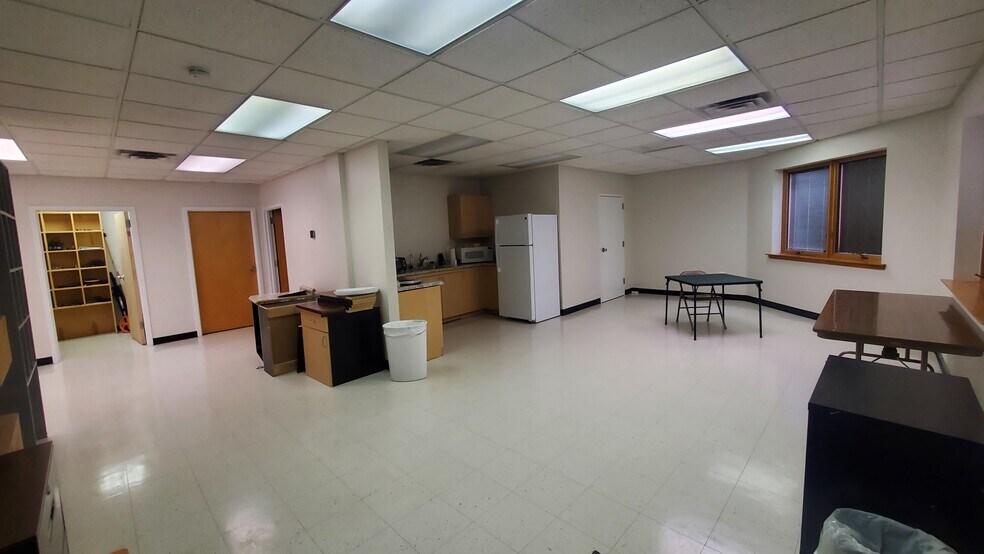 More Photos Of 555 Hospital Dr, Warrenton Office For Sale