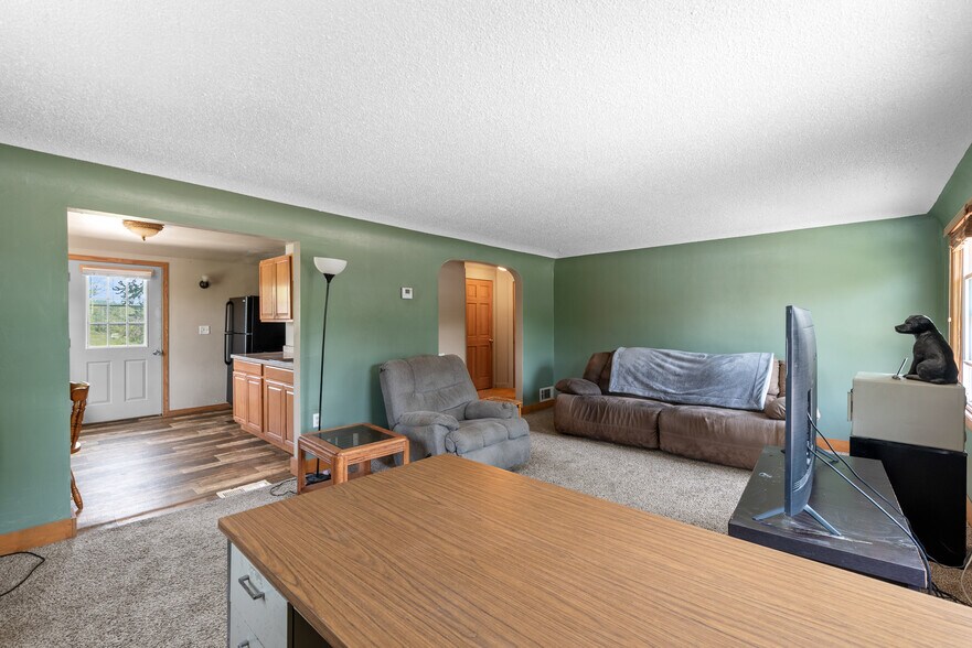 More Photos Of 3172 N Riverside Dr, Saukville General Retail For Sale