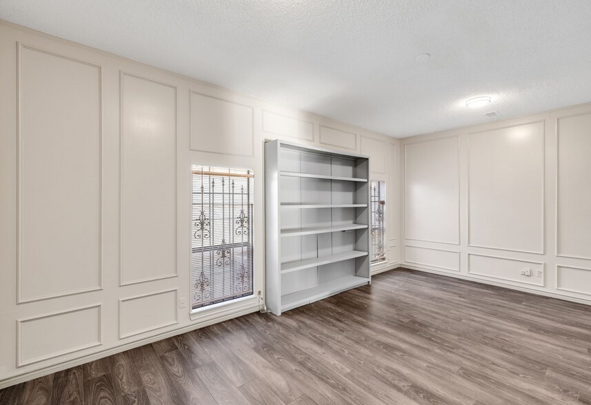 More Photos Of 1619 W Irving Blvd, Irving Loft Creative Space For Lease