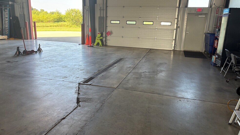 More Photos Of 4592 Dale Dr, Lafayette Industrial For Lease