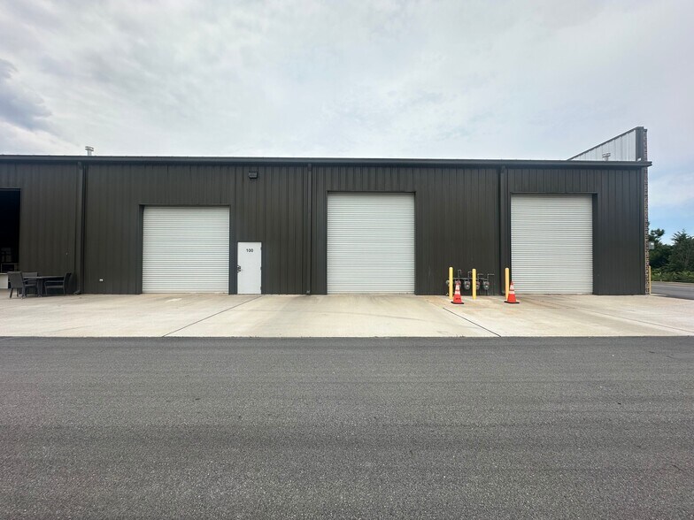 More Photos Of 4830 Marsett Pky, Cumming Light Manufacturing For Lease