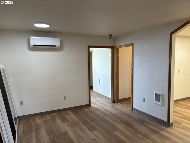 More Photos Of 1466 NE Lafayette Ave, McMinnville Flex For Lease