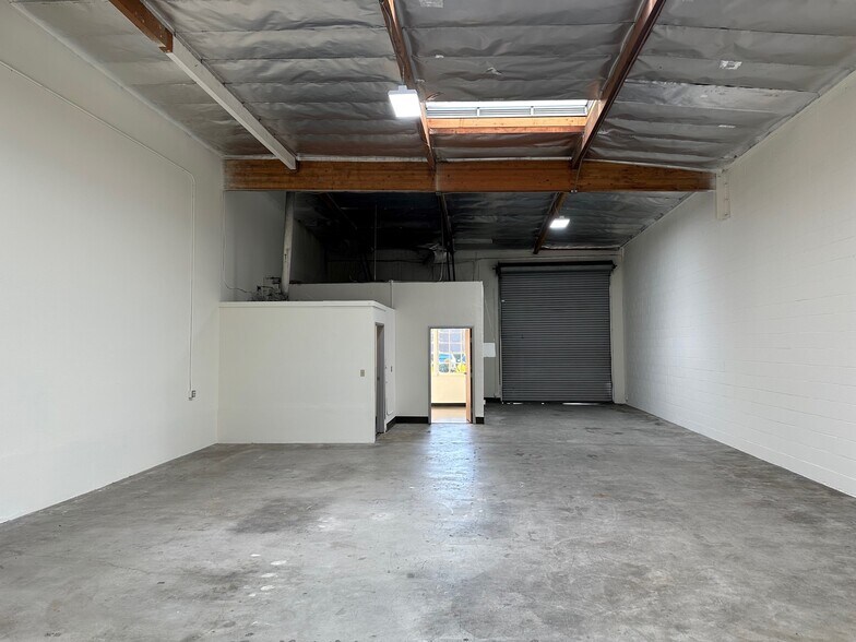 More Photos Of 15705 Condon Ave, Lawndale Warehouse For Lease