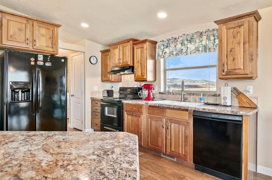 More Photos Of 110 Seubert Heights Dr, Cottonwood Trailer Camper Park For Sale
