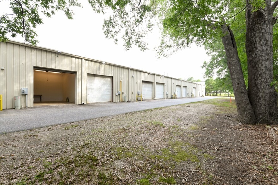 More Photos Of 409 Chicago Dr, Fayetteville Flex For Lease