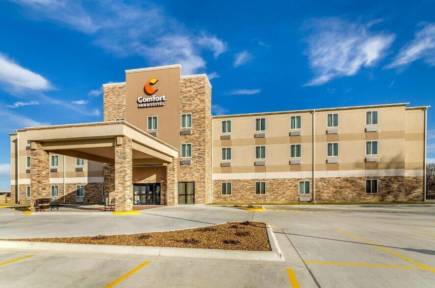 More Photos Of 1949 N 9th St, Salina Hotel For Sale