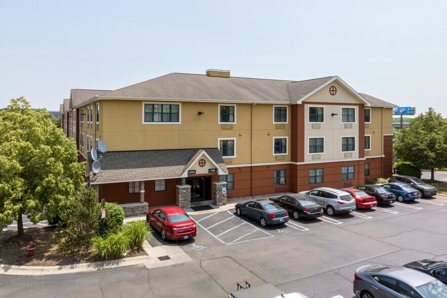 More Photos Of 1180 Doris Rd, Auburn Hills Hotel For Sale