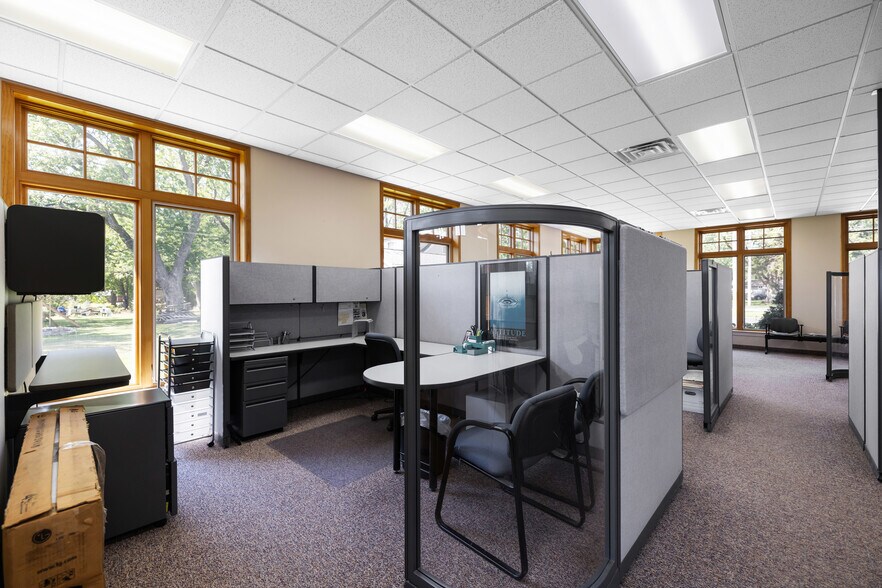 More Photos Of 3598 Green Pointe Ctr, Hamilton Office For Sale