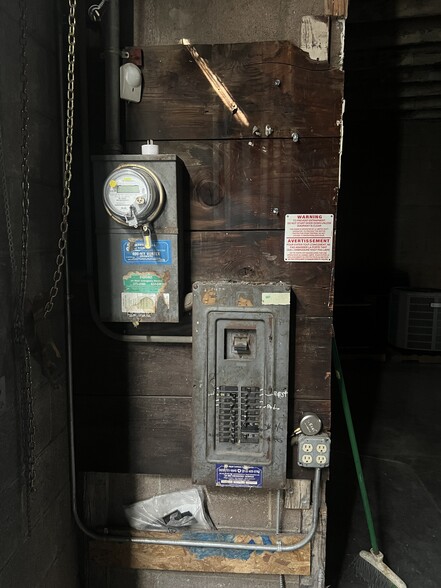 More Photos Of 3332 14th St, Los Angeles Warehouse For Lease