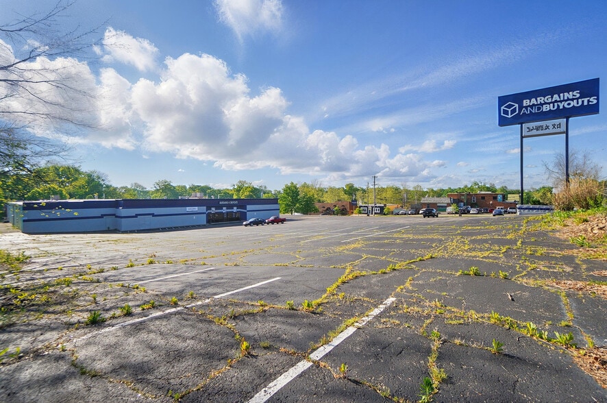 More Photos Of 50 Eswin St, Cincinnati Freestanding For Sale