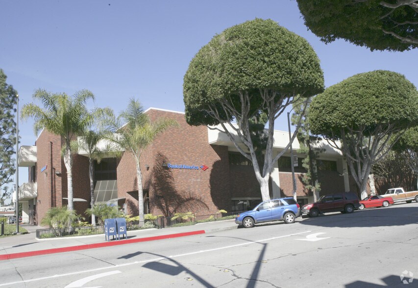 More Photos Of 7255 Greenleaf Ave, Whittier Bank For Lease